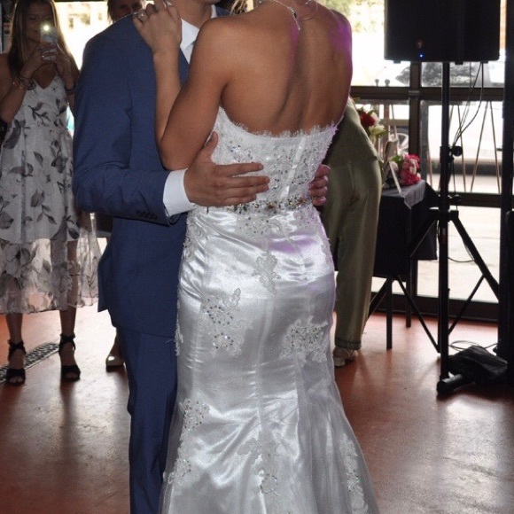 Gorgeous Wedding Dress For Sale - Picture 2 of 2